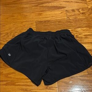 Lululemon hotty hot low rise lined short 4”